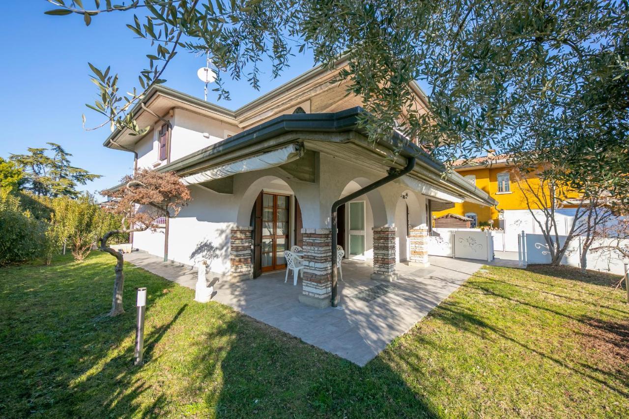 Villa Fiorita Apartments - Happy Rentals Сірміоне Екстер'єр фото