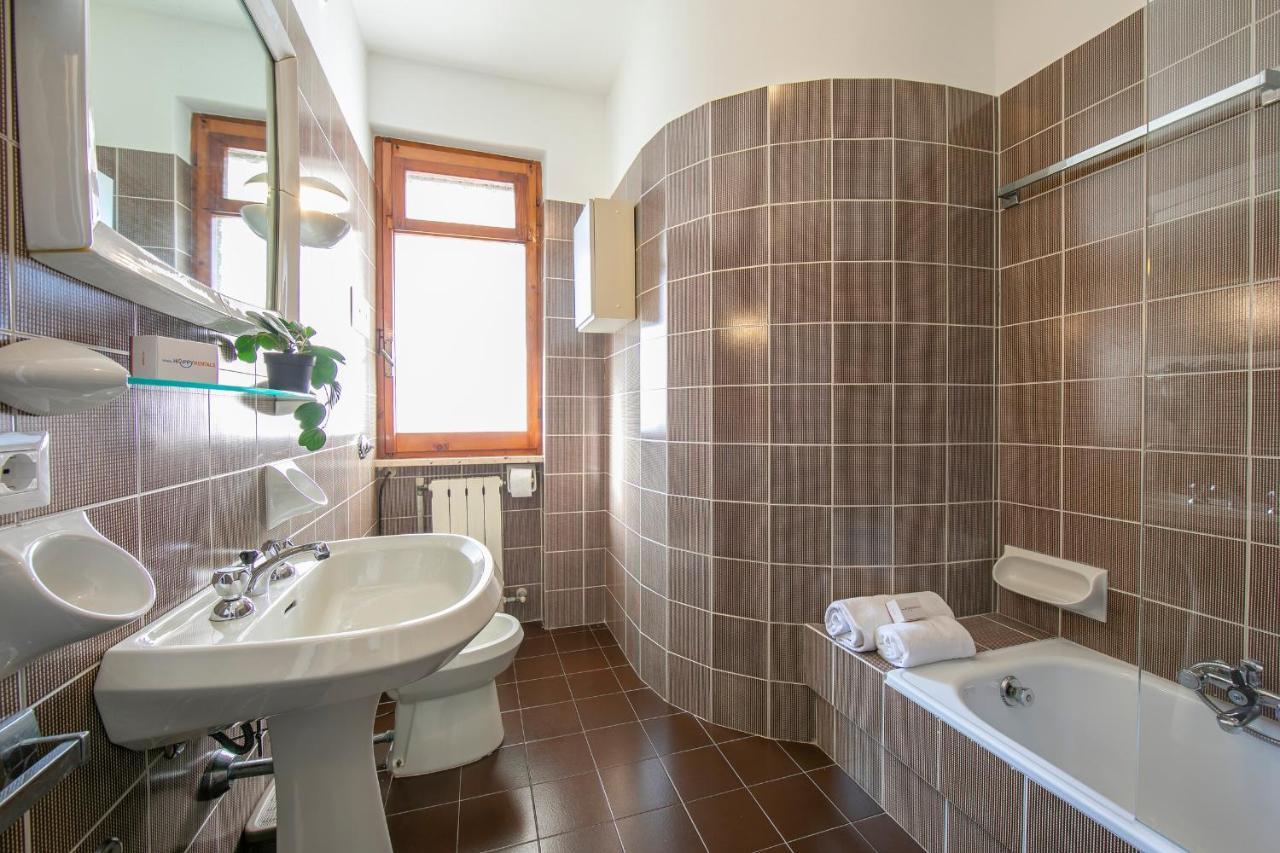 Villa Fiorita Apartments - Happy Rentals Сірміоне Екстер'єр фото