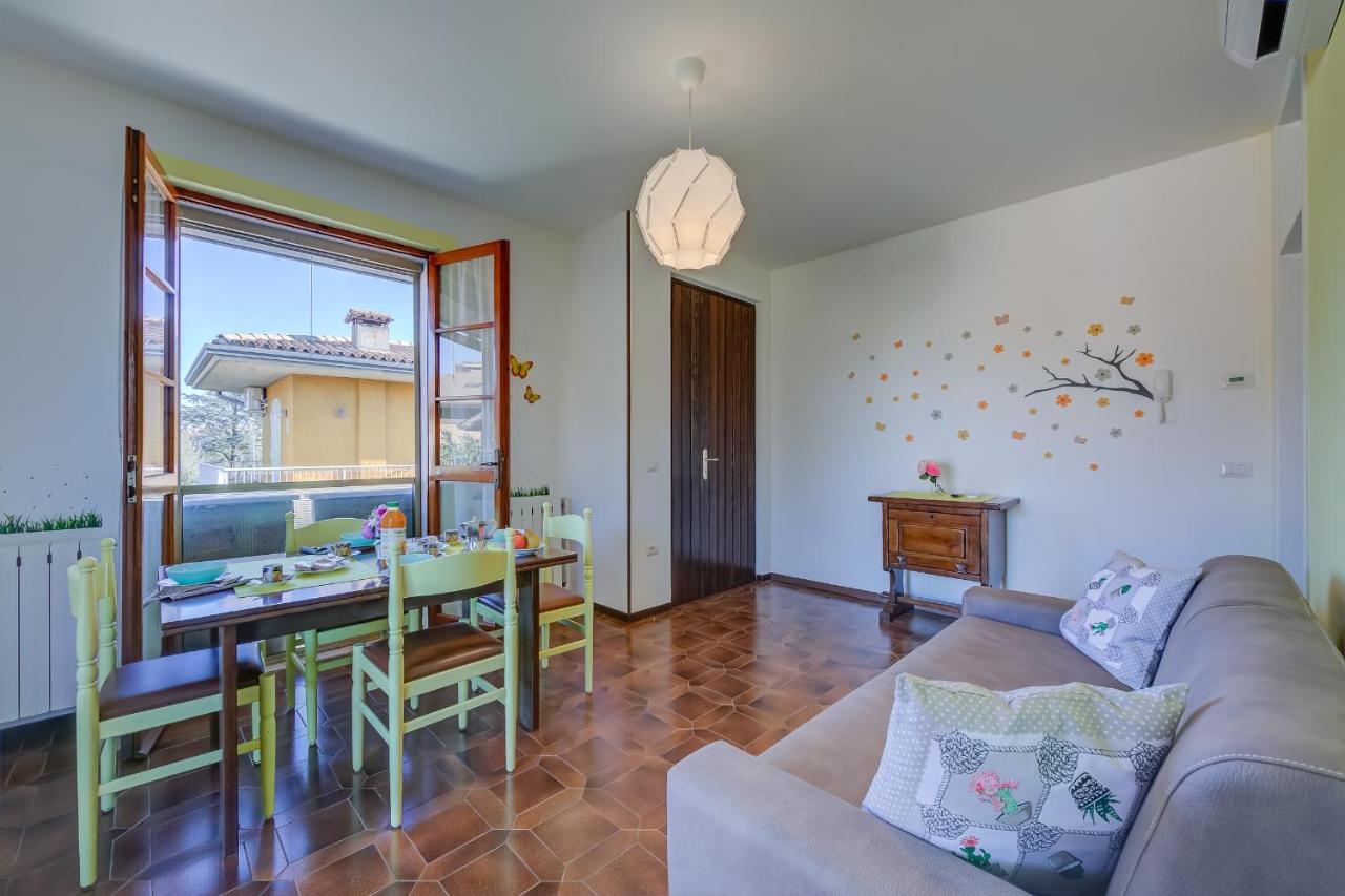 Villa Fiorita Apartments - Happy Rentals Сірміоне Екстер'єр фото