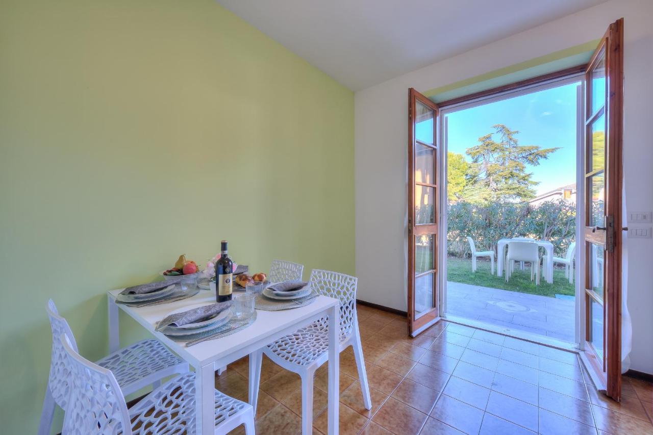 Villa Fiorita Apartments - Happy Rentals Сірміоне Екстер'єр фото