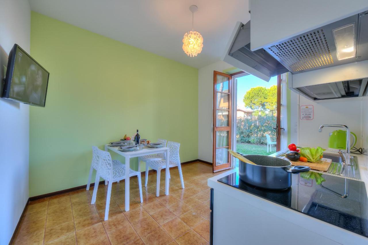 Villa Fiorita Apartments - Happy Rentals Сірміоне Екстер'єр фото