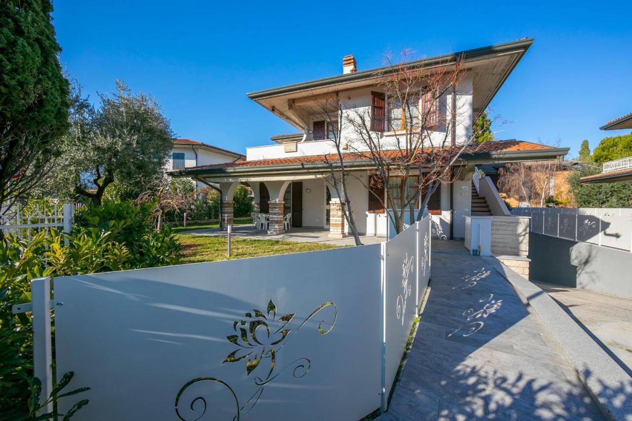 Villa Fiorita Apartments - Happy Rentals Сірміоне Екстер'єр фото