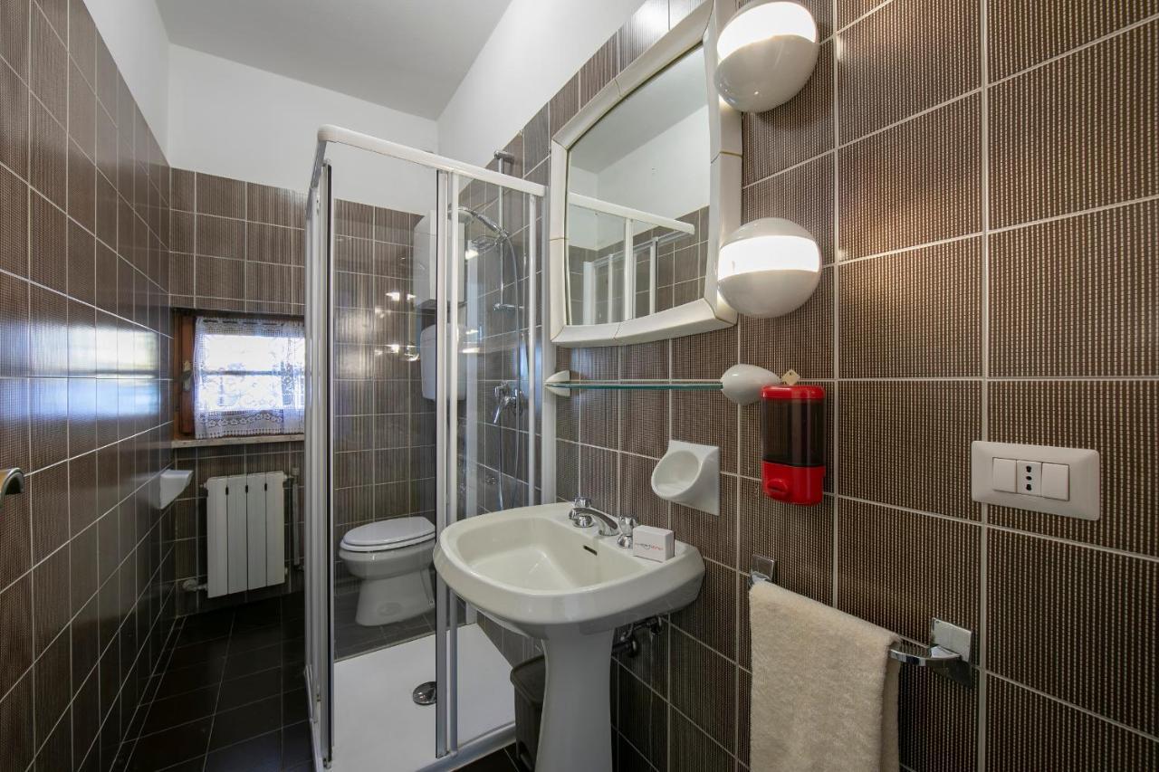 Villa Fiorita Apartments - Happy Rentals Сірміоне Екстер'єр фото
