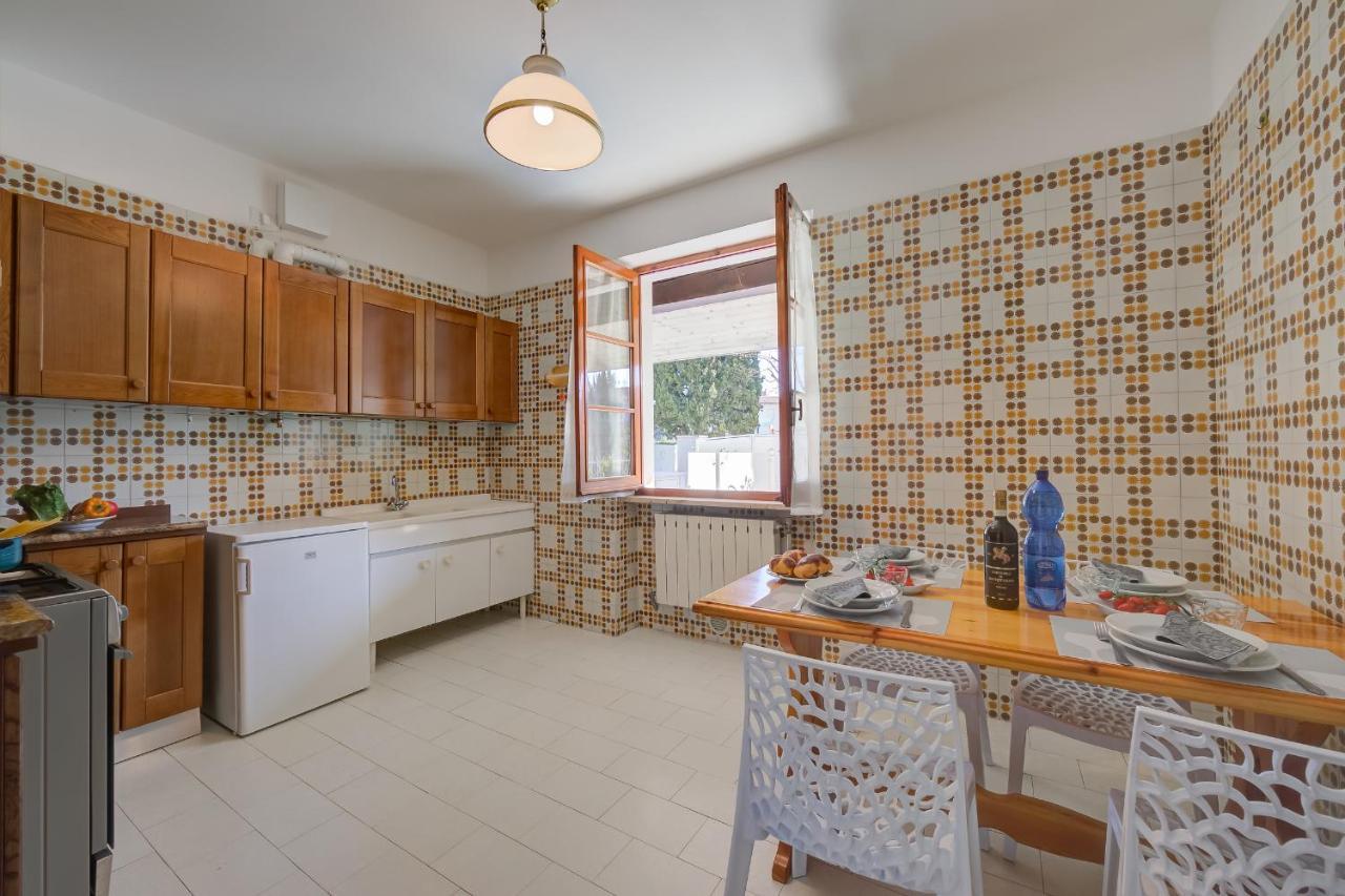 Villa Fiorita Apartments - Happy Rentals Сірміоне Екстер'єр фото